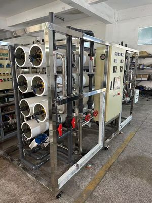 Bom preço 150-300 Psi Pressão nominal RO Sistema de água salobra com ultrafiltração Pré-tratamento e desempenho on-line