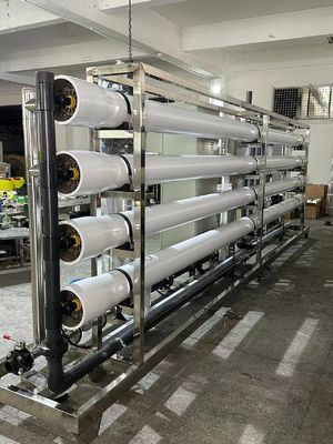 Bom preço 500-1000 M3/Dia Sistema de reabilitação de água salobra com controlo PLC e esterilizador UV on-line