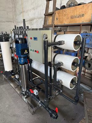 Bom preço Sistema de RO comercial 6000LPH para filtragem de água de poços on-line