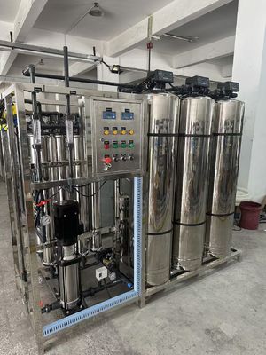 Bom preço 380V/50Hz Fornecimento de energia Sistema RO comercial Perfeito para água municipal ou de poço on-line